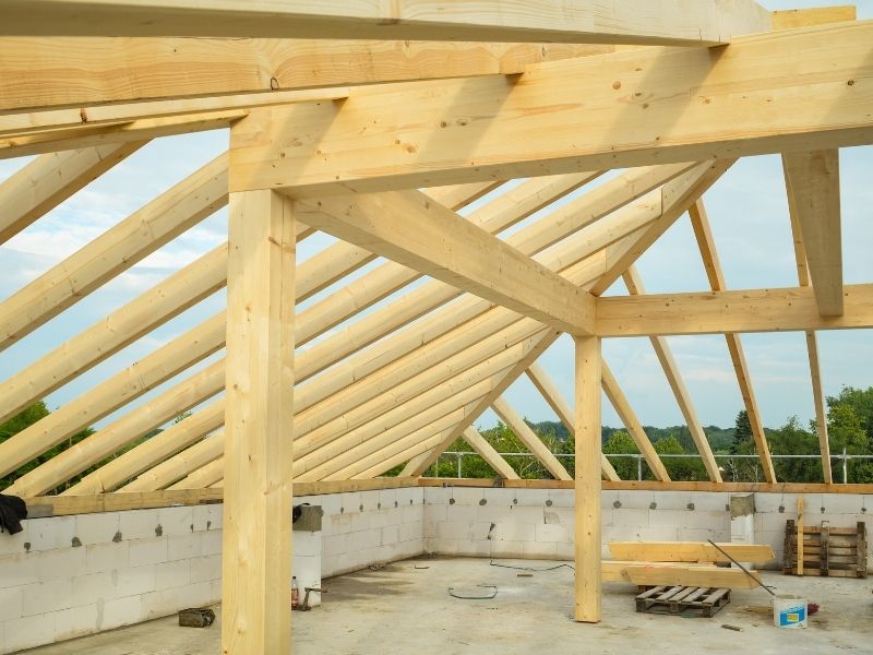 Structure d'une charpente en bois pour une maison individuelle